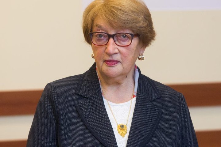 fb-sv381779_0.jpg