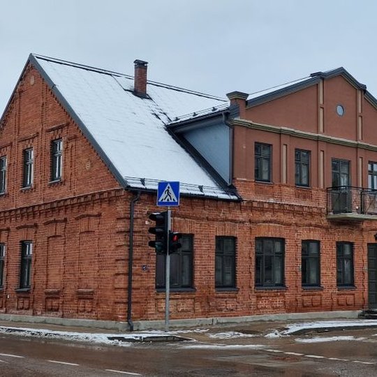 Buvęs Pakruojo miesto spaustuvės pastatas. Pakruojo rajono savivaldybė
